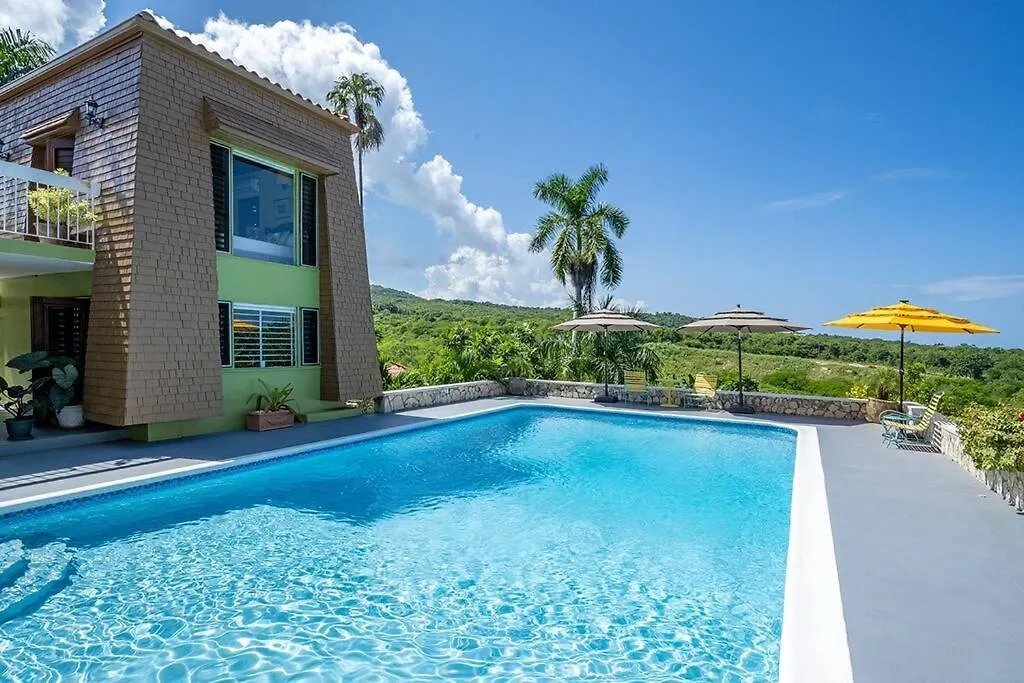 Private Tiny House W/ Pool Appartement Montego Bay Accommodatie bij particulieren